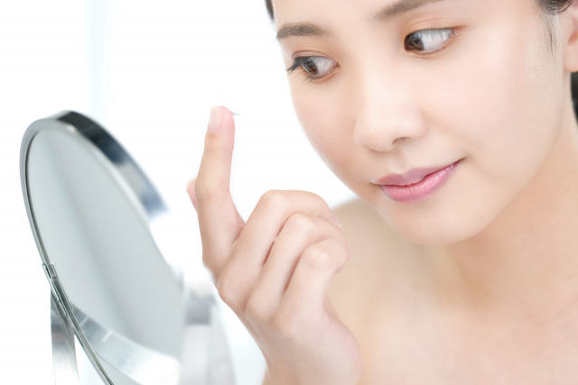 手術後しばらくはコンタクトレンズを使用しない方がいい